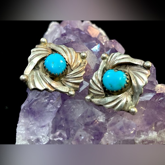 Vintage Native American Sleeping Beauty Turquoise Repoussé 925 Earrings - Picture 11 of 14